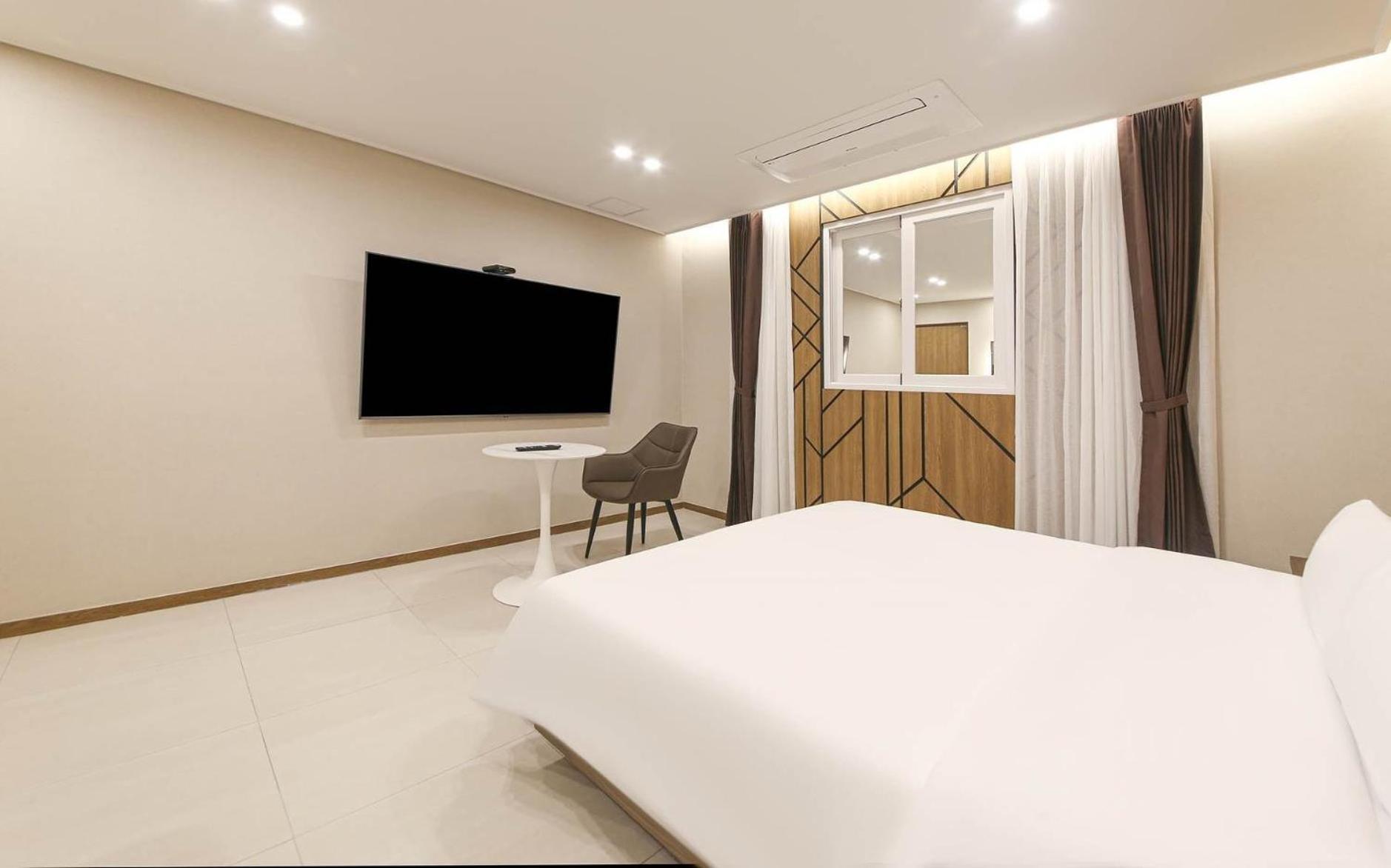 Brown Dot Hotel Sinan Gwangju Metropolitan City Exterior photo
