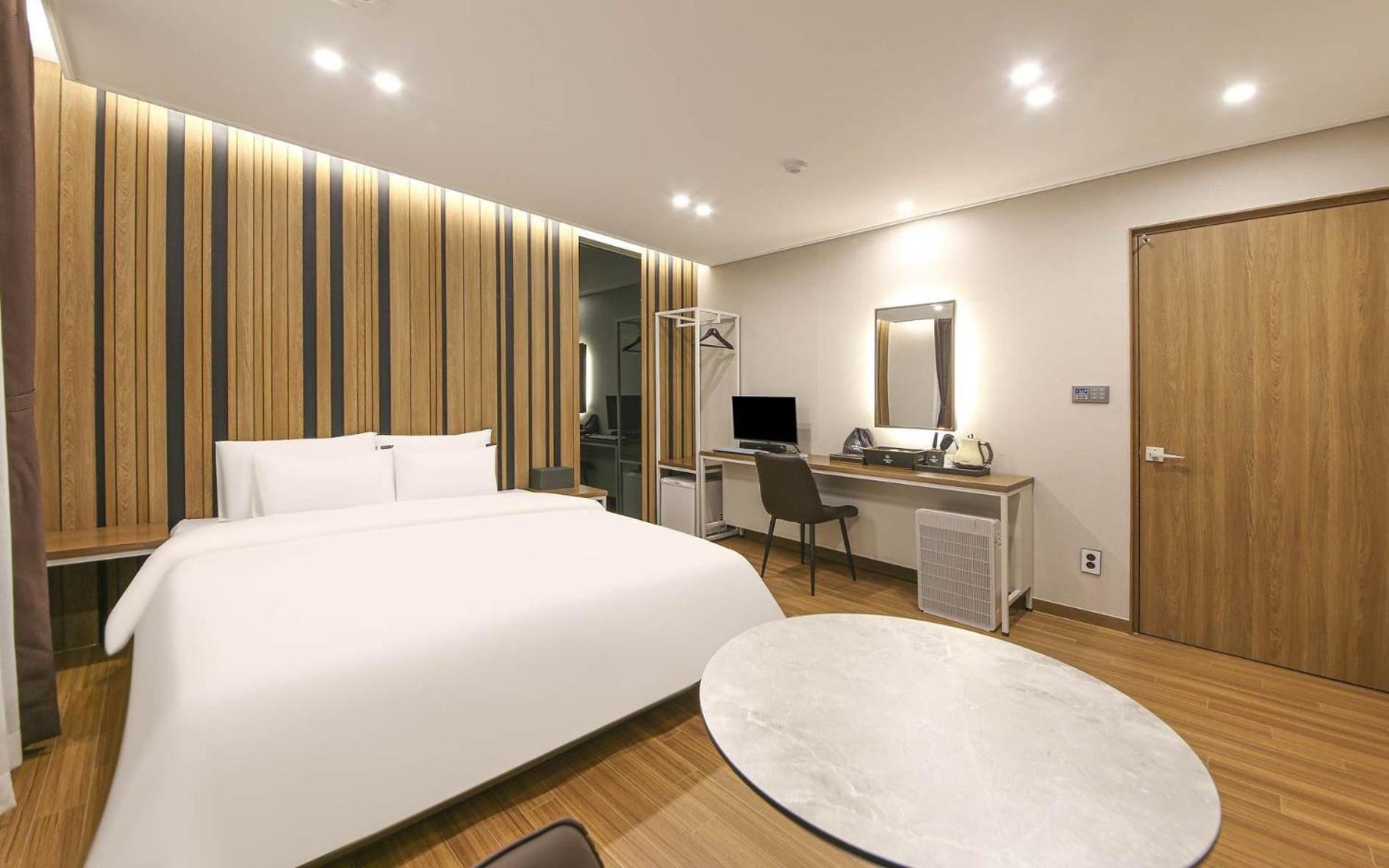 Brown Dot Hotel Sinan Gwangju Metropolitan City Exterior photo